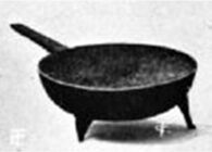 図３：初期の開放系の鍋（パン）。 All About Coffee 1922年より。