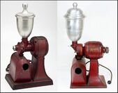 小型電動モーターと一体化したコーヒー・ミル(フラット・カッター式)。Industrial electric coffee grinders, 1920~30年代。Espresso Elevator (Episode19)より。